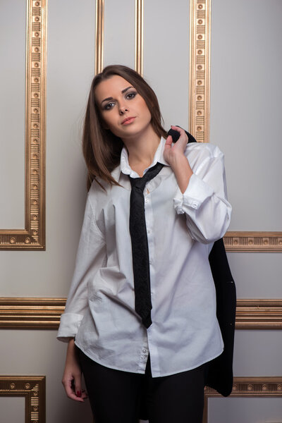 полный портрет молодой сексуальной женщины
