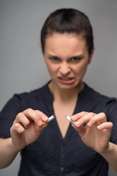 Woman breaking cigarettes — Stock Photo, Image