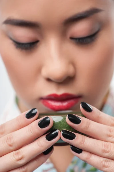 Ceremonia de té realizada por mujer asiática —  Fotos de Stock