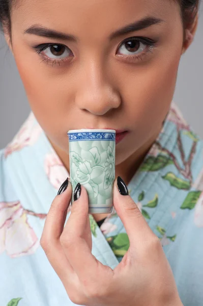 Disfrutando de la ceremonia del té asiático — Foto de Stock