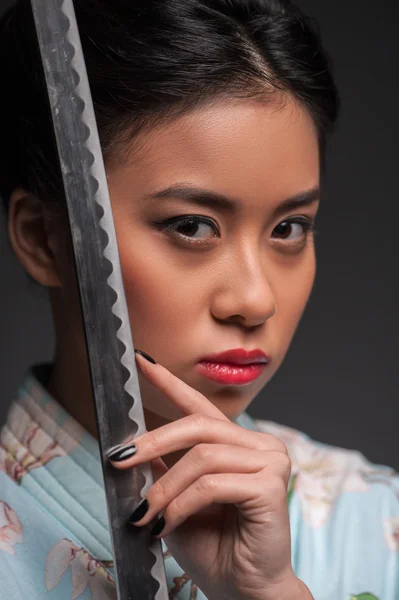 刀と日本人女性 — ストック写真