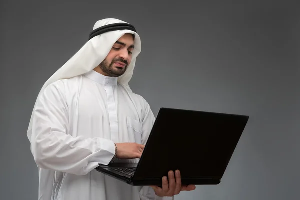 Arab working with laptop — Stock Photo, Image