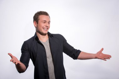 Adam ellerini uzanan