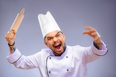 Genç yakışıklı aşçı portresi