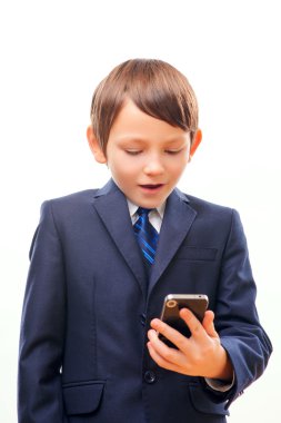 İş çocuk cep telefonu ile