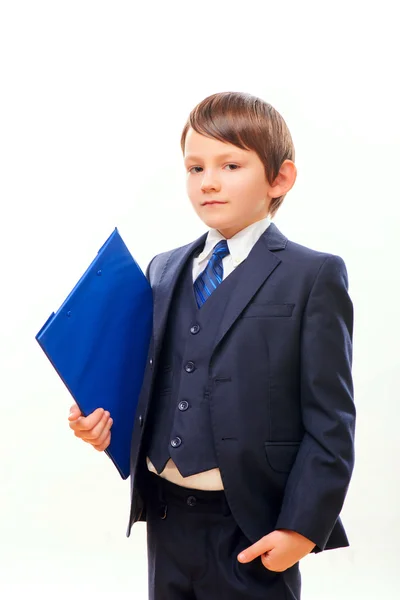 Business kind poseren met een Klembord — Stockfoto