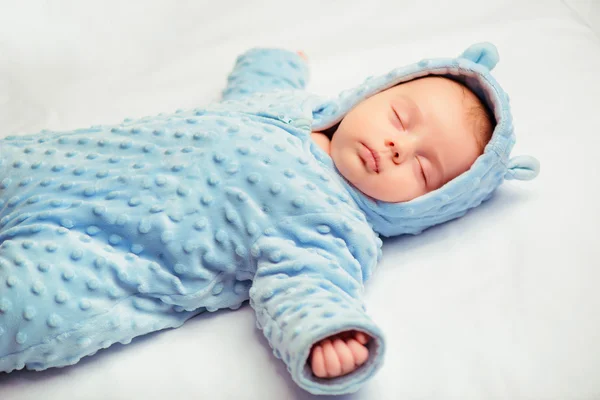 Adorável pequeno bebê dormindo — Fotografia de Stock