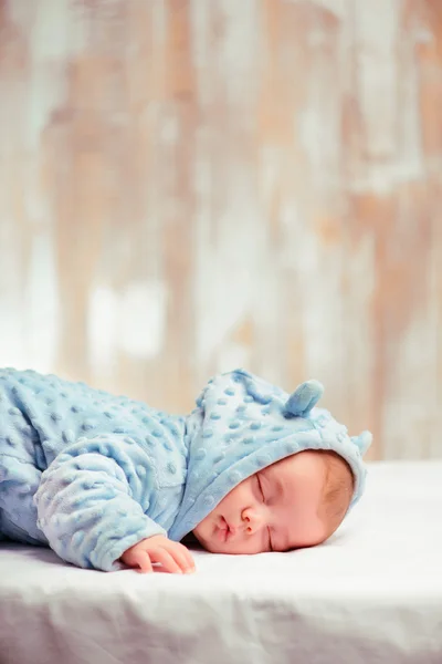 Adorável pequeno bebê dormindo — Fotografia de Stock
