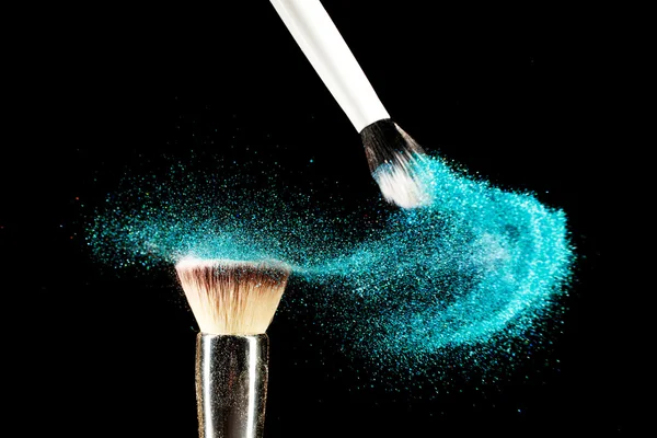 Brush and a powder spread out — Stock Photo, Image