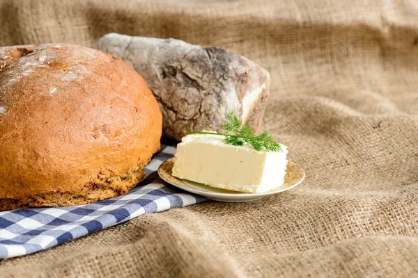 Obrázek bochník chleba a másla — Stock fotografie