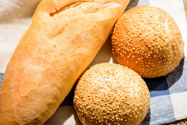 Görüntü ekmek somun ve buns — Stok fotoğraf