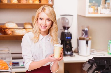 Tezgâhtar bir fırın içinde