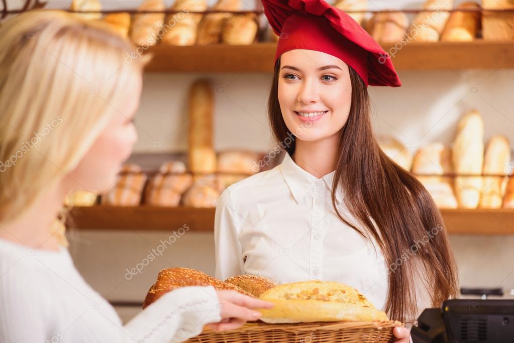 Формовщица хлебобулочных изделий. Работа пекарем с проживанием. Технолог пекарни. Работа пекарем с проживанием. Хлеб пекарня.