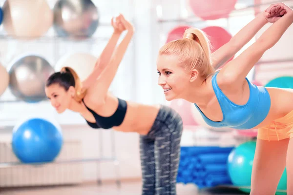 Belle donne nel club sportivo — Foto Stock