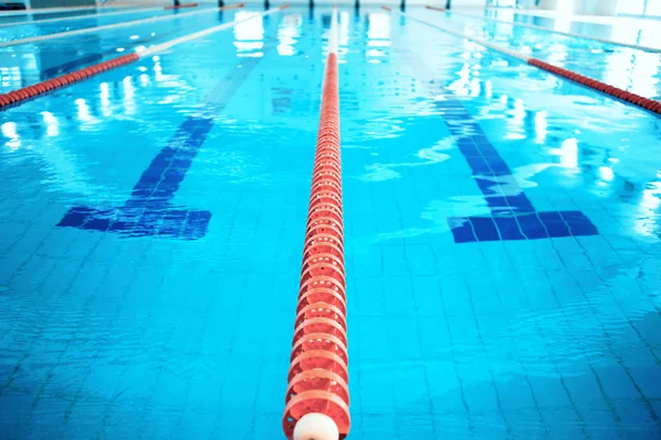 Training in het zwembad — Stockfoto