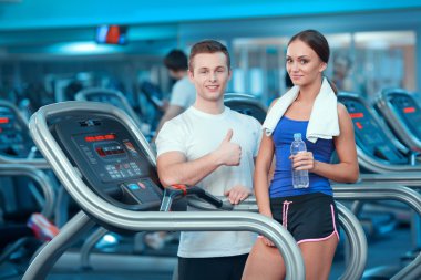 Spor Kulübü eğitmen ile güzel kız