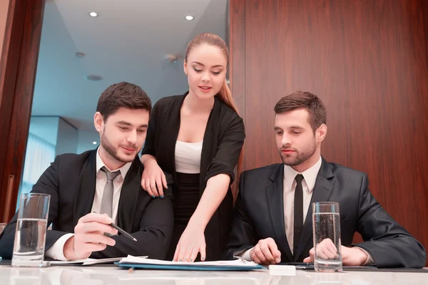 Zakelijke bijeenkomst met collega 's — Stockfoto