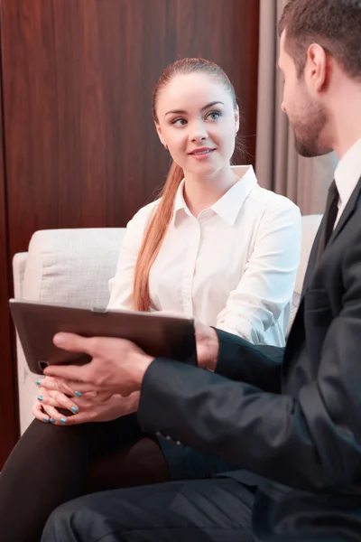 Zakelijke bijeenkomst met collega 's — Stockfoto