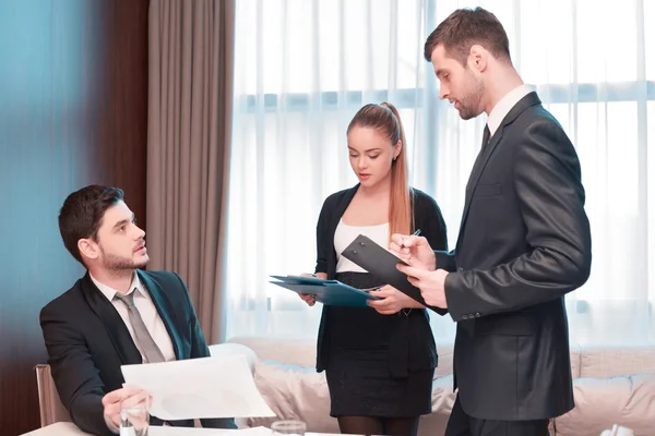 Reunión de negocios con colegas — Foto de Stock