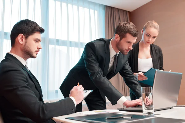 Business meeting with colleagues — Stock Photo, Image