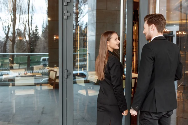 Pracovní oběd s kolegy v restauraci — Stock fotografie