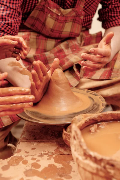 Shaping cay on pottery wheel — Stock Photo, Image