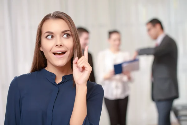 Zakenvrouw tijdens de bijeenkomst — Stockfoto