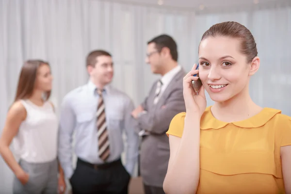 Mujer gerente de negocios gestión de llamadas — Foto de Stock