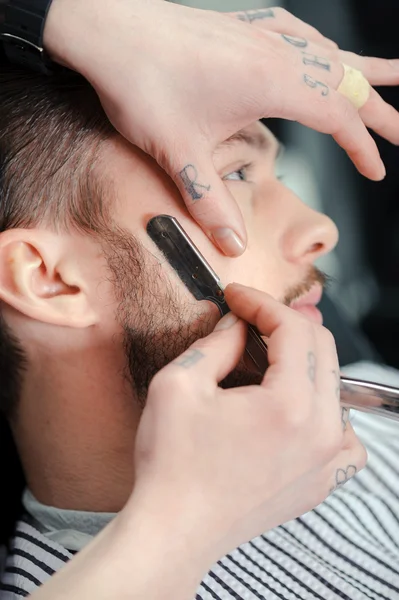 Old-fashioned male shaving — Stock Photo, Image