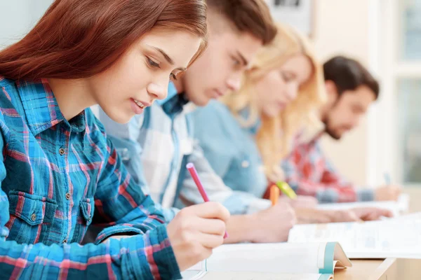 Estudantes nas aulas — Fotografia de Stock