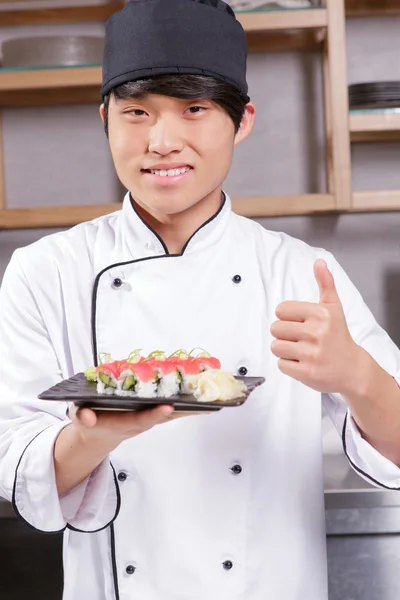 Chef de sushi muestra el pulgar hacia arriba — Foto de Stock