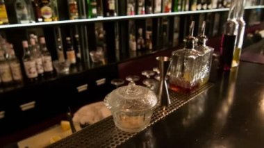 Sayacı gece kulübü, Bar