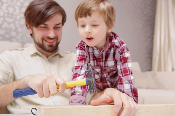 Father and son use hammer — Stock Photo, Image