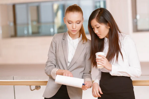 Koffiepauze tijdens de vergadering — Stockfoto