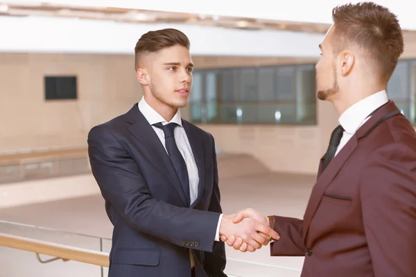 Handshake of businessmen — Stock Photo, Image