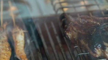 Yatay dolly ateş, cazip lezzetli balık ızgara