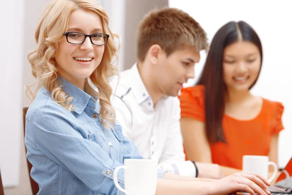 Young team working on new apps — Stock Photo, Image