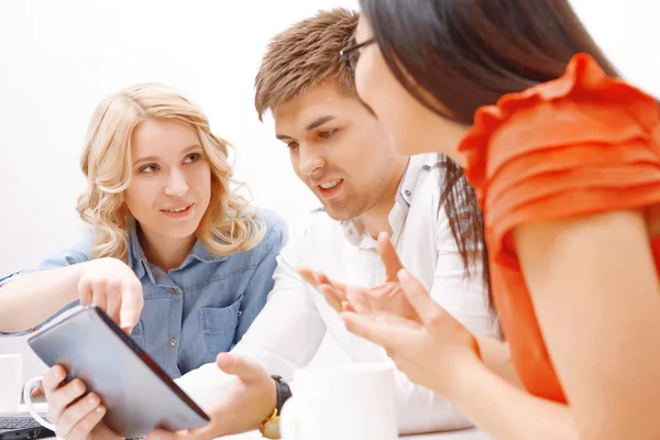 Young team working on new apps — Stock Photo, Image