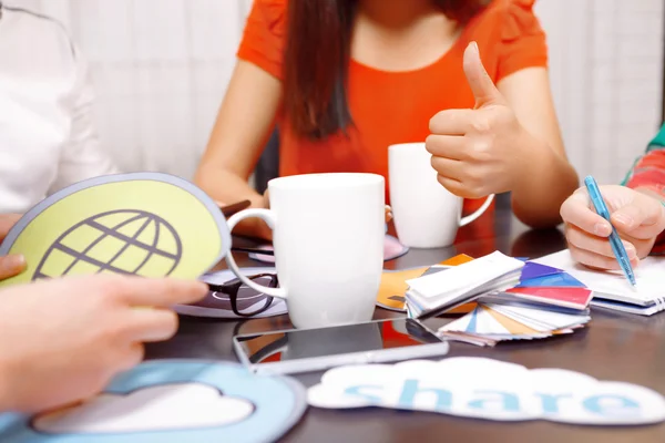 Mesa llena de iconos y paletas — Foto de Stock