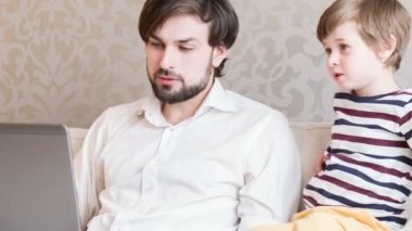 Oğul ve baba birlikte çalışma