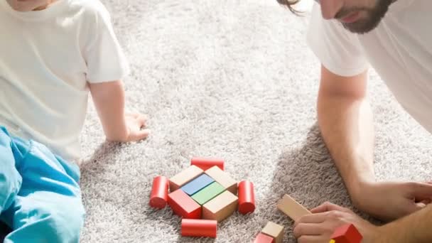 Dad and son are playing together — Stock Video