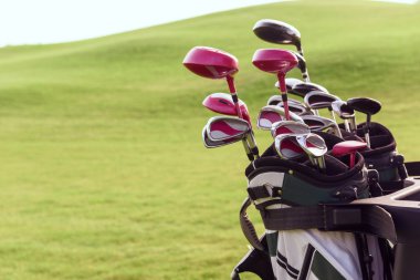 Çanta golf kulüpleri ile yakın çekim