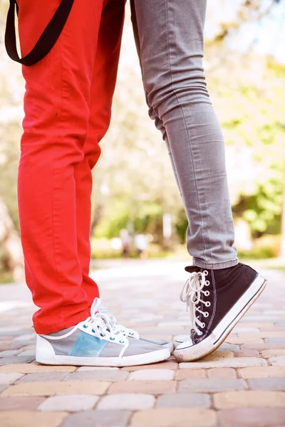 Close up of two young people standing — Stock Photo, Image