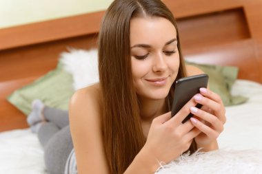 Gülümseyen kız iletileri yazma.