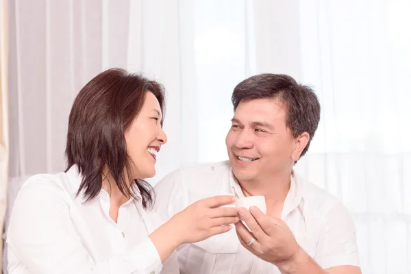 Smiling Asian family drinking tea — Stock Photo, Image