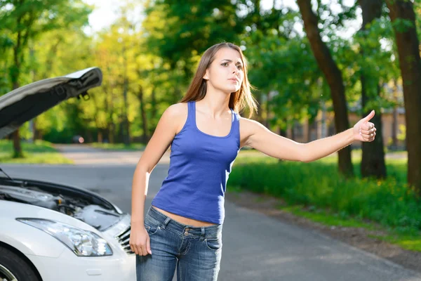 Woman trying to catch car — Stock Photo, Image