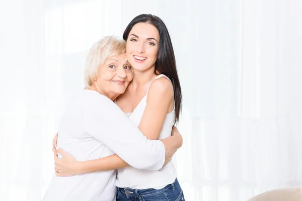 Grandmother and granddaughter hugging — Stock Photo, Image