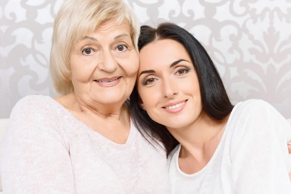 Close up of granny and granddaughter together — Stock Photo, Image