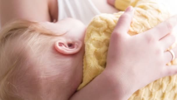 Little sleeping baby on hands of mother — Stock Video