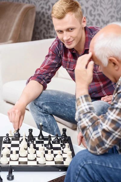 Grandfather and grandson playing chess — Stock Photo, Image